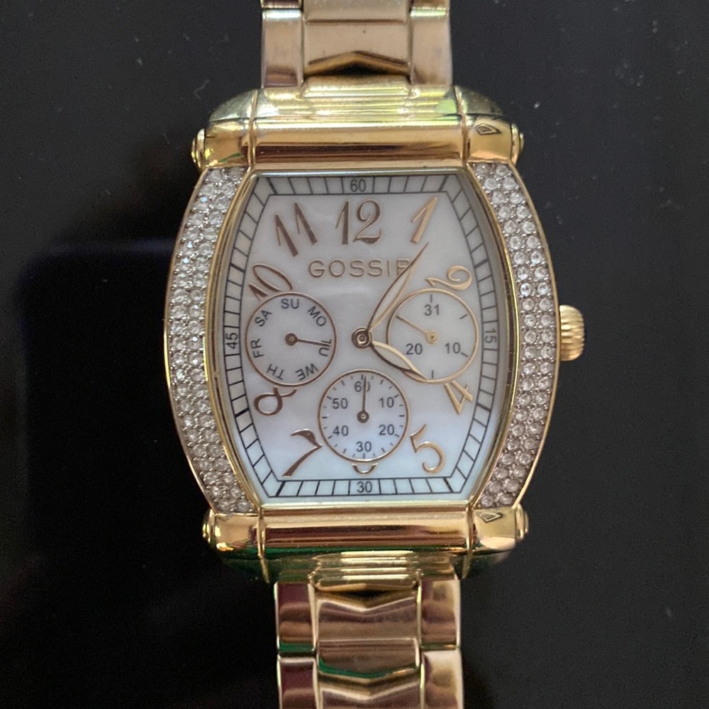 Women’s oversize gold watch